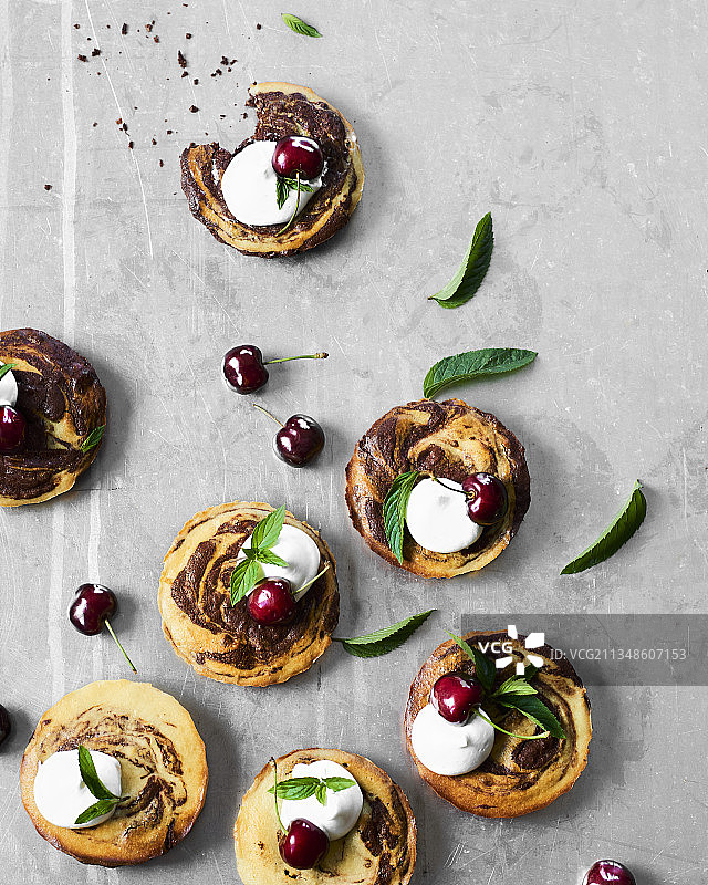 樱桃蜜饯大理石蛋糕图片素材