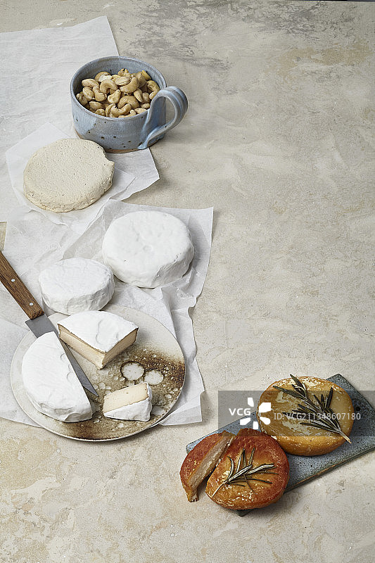 自制纯素腰果“卡门贝尔”奶酪图片素材