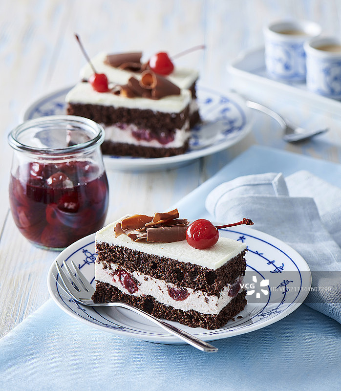 含酸樱桃的可可切块图片素材