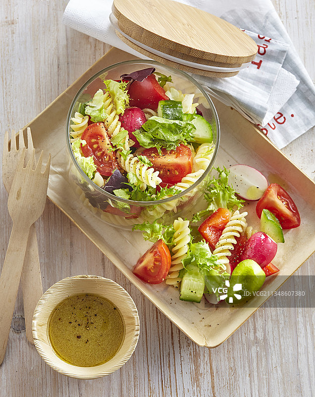 蔬菜意面沙拉图片素材