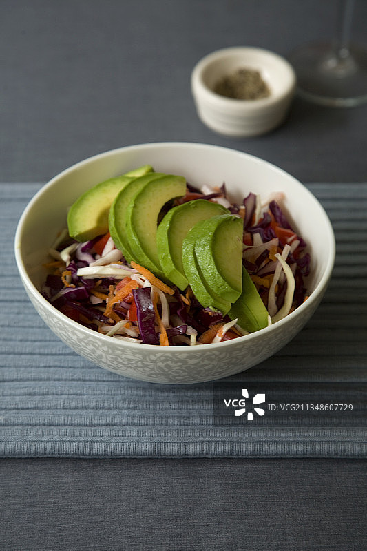 牛油果卷心菜沙拉图片素材