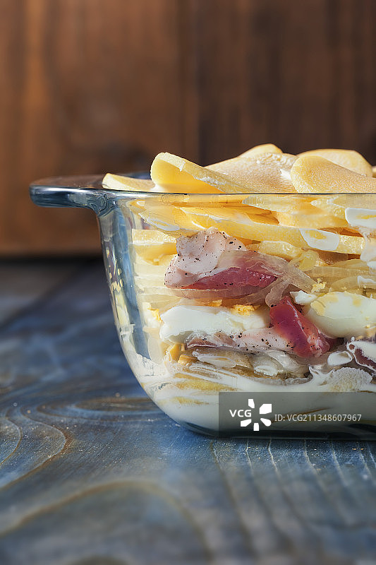 猪肉洋葱土豆砂锅图片素材