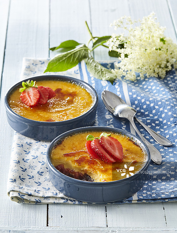 接骨木焦糖布丁图片素材