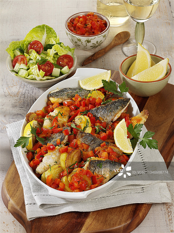 马略卡风味烤鱼图片素材