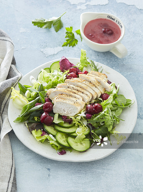 鸡胸肉樱桃沙拉图片素材