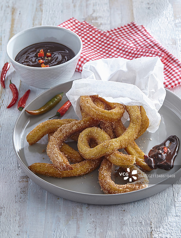 西班牙油条配辣味巧克力图片素材