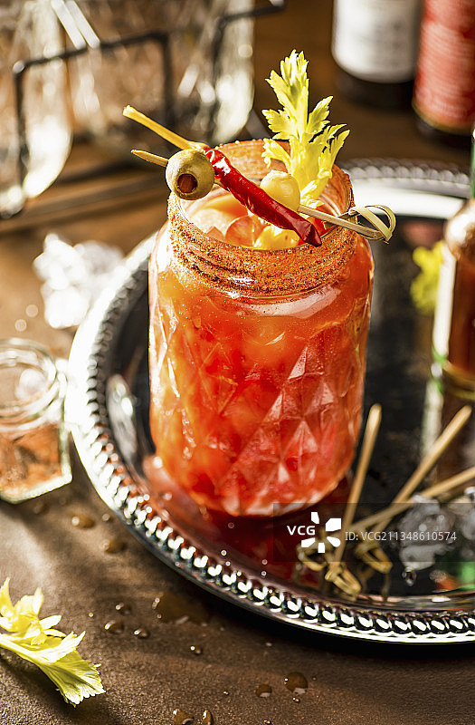 银盘上的血腥玛丽图片素材