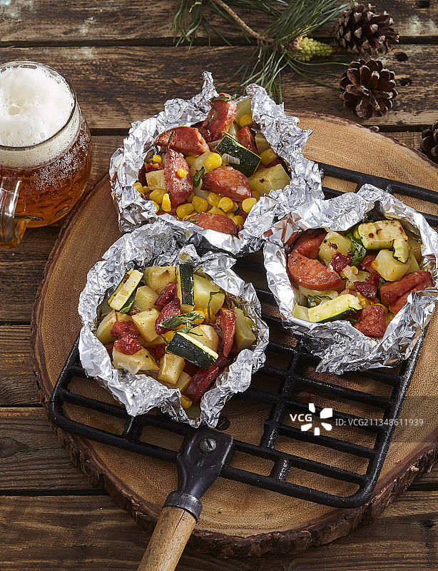 锡箔纸烤土豆图片素材