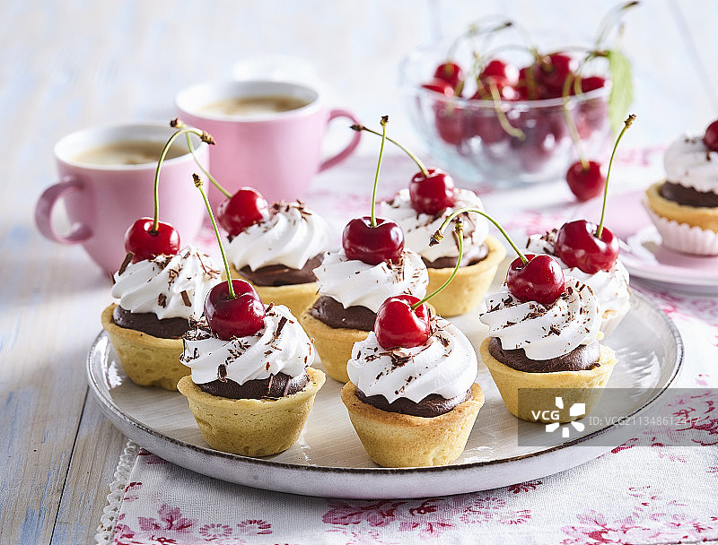 巴黎奶油樱桃挞图片素材