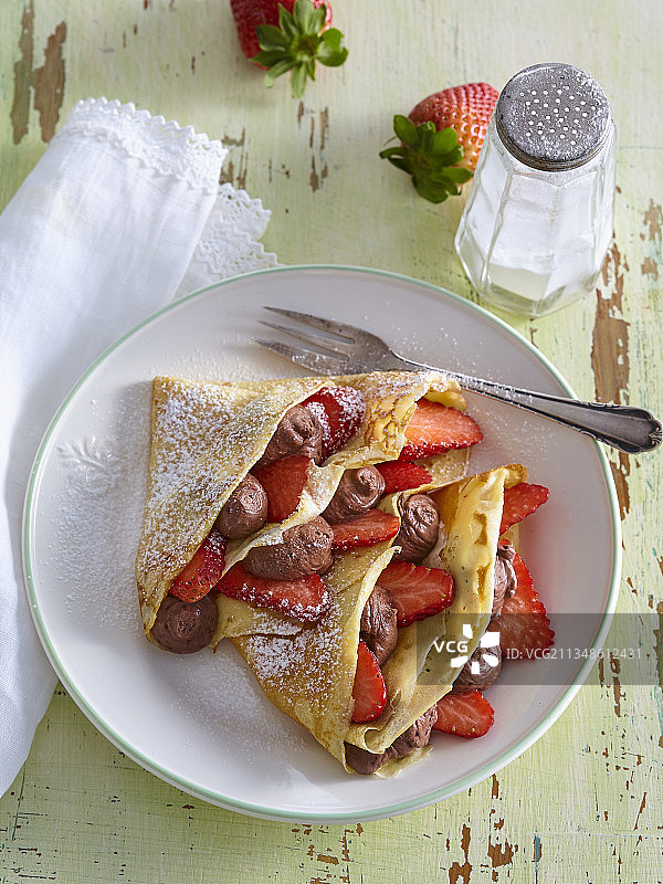 草莓酸奶薄煎饼图片素材
