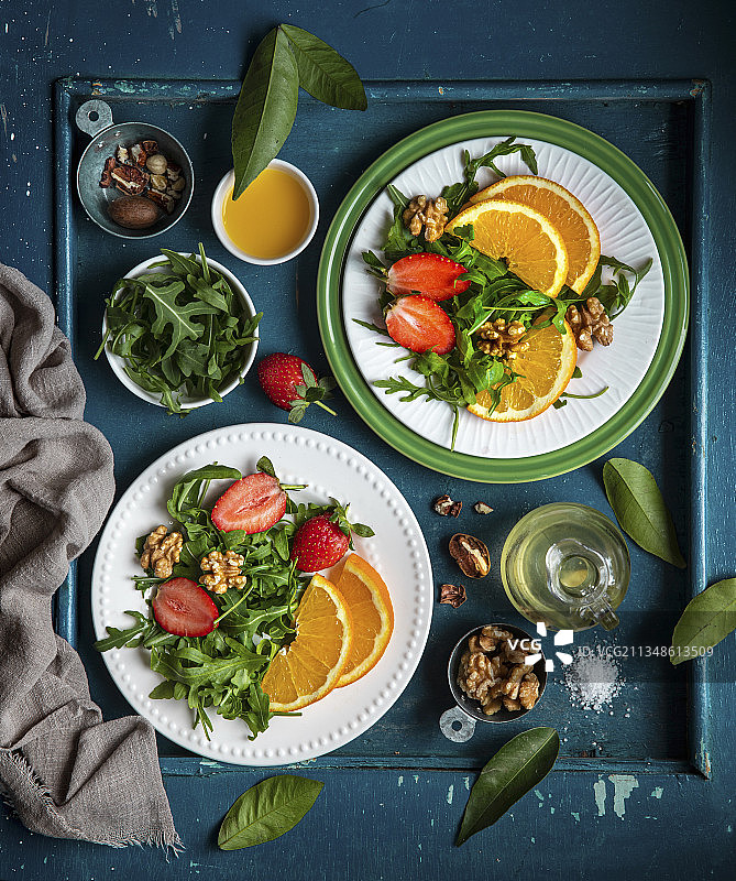 冬季橙子草莓芝麻菜沙拉图片素材