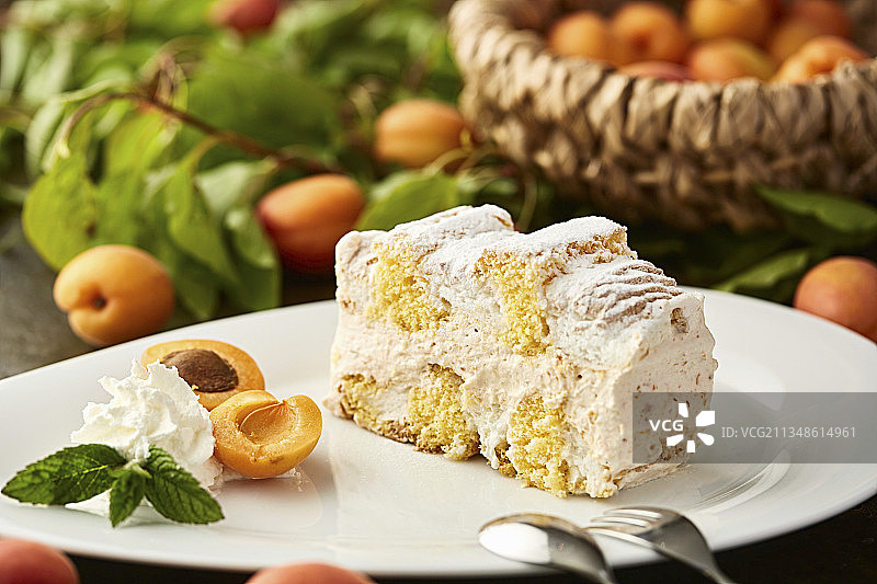 红雀杏子切片图片素材