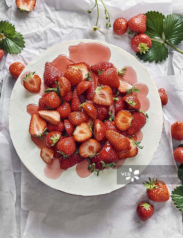 奶油奶酪草莓布丁蛋糕图片素材