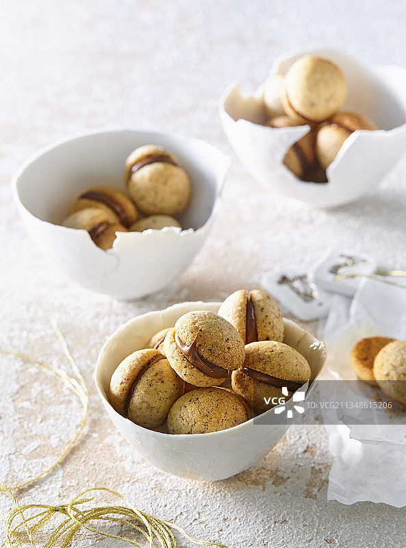 坚果巧克力奶油饼干图片素材