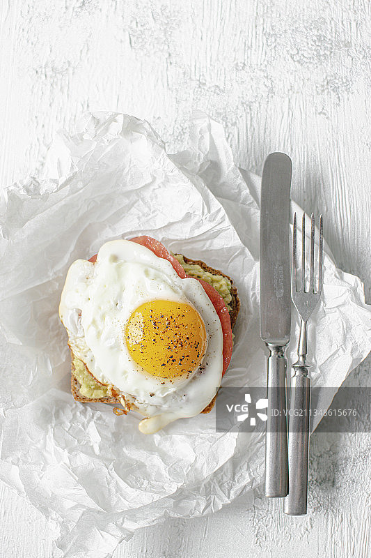 牛油果番茄煎蛋三明治图片素材