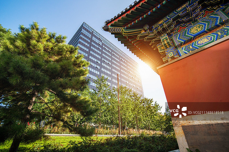 北京市金融中心与城隍庙同框图片素材