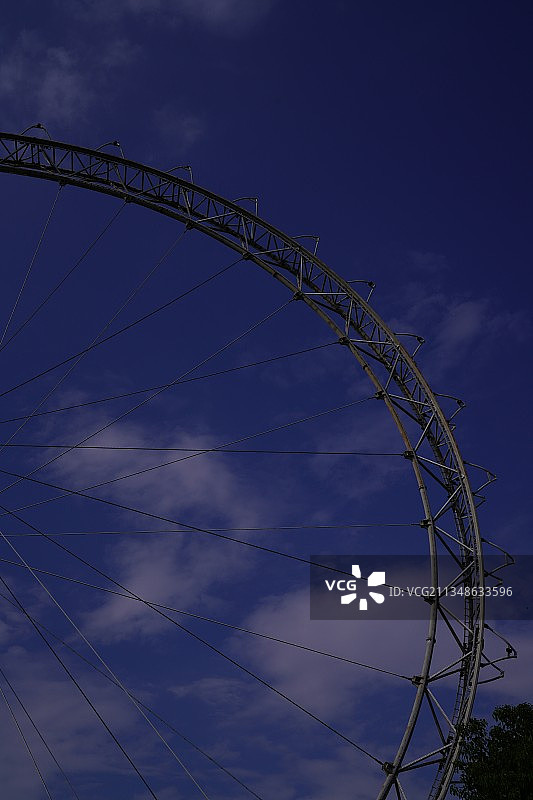 福州湾摩天轮与蓝色天空图片素材