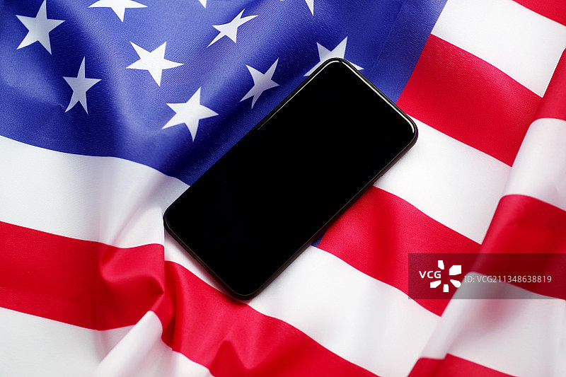 美国国旗与智能手机图片素材