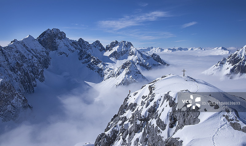 冬季埃尔瓦尔德塔亚科普夫峰滑雪之旅图片素材