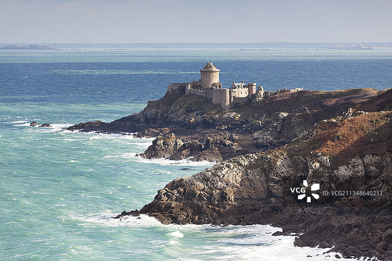 弗雷埃尔海岬附近的拉 Latte 堡垒：翡翠海岸图片素材