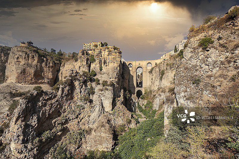 西班牙安达卢西亚马拉加省龙达新桥和塔霍峡谷图片素材