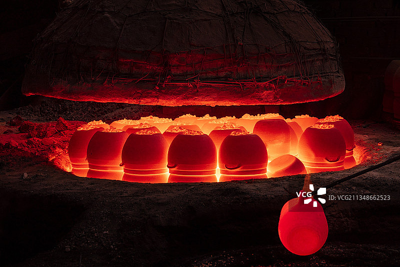 荥经砂锅出炉（国家非遗）图片素材