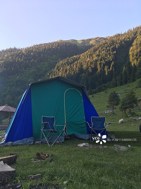 原野上的帐篷景观图片素材