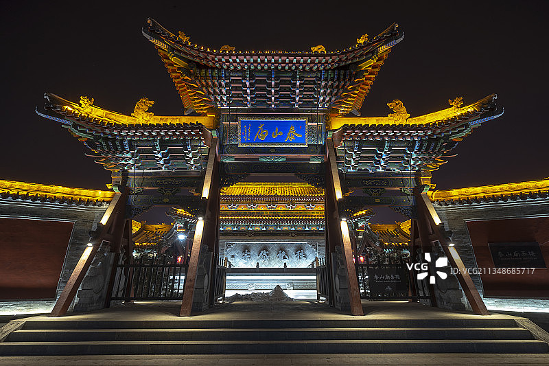 山西省忻州市忻府区忻州古城泰山庙夜景图片素材
