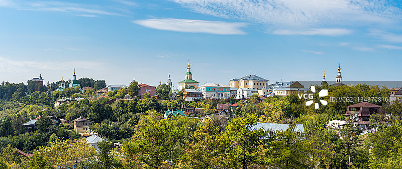 城市中的树木和建筑物，俄罗斯图片素材