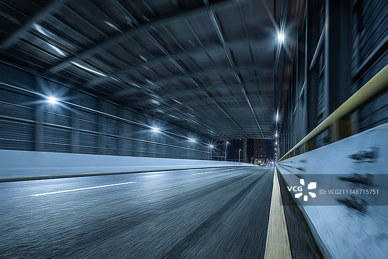 铁桥隧道公路路面图片素材