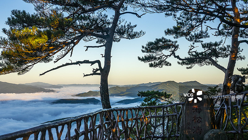 本溪桓仁五女山云海松涛图片素材