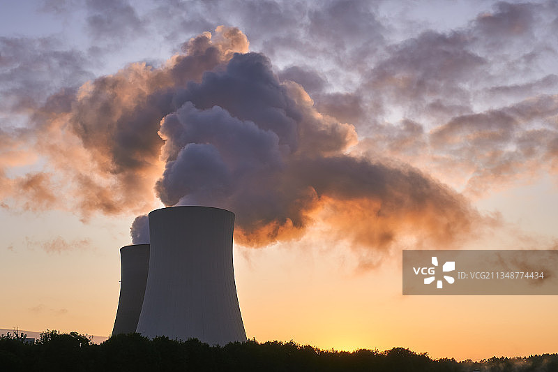 火力发电厂，烟囱的排放，污染环境图片素材
