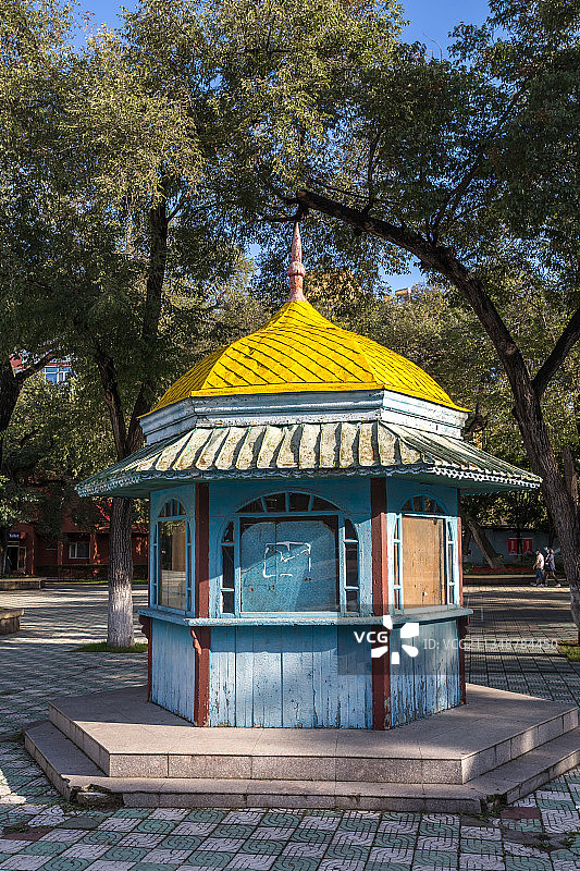 黑龙江省齐齐哈尔市龙沙公园俄罗斯古木亭图片素材