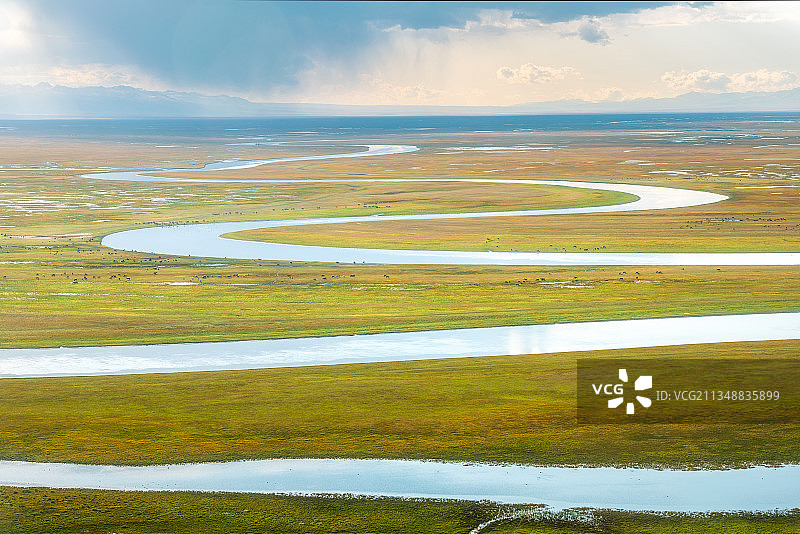 中国新疆巴音布鲁克大草原秋色自然风光图片素材