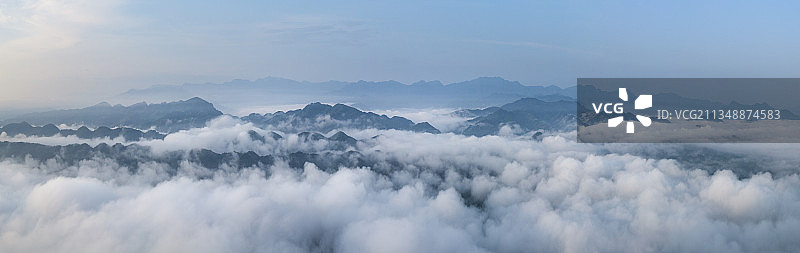 远山含黛云海铺陈——蜀南竹海拜寿台视野图片素材