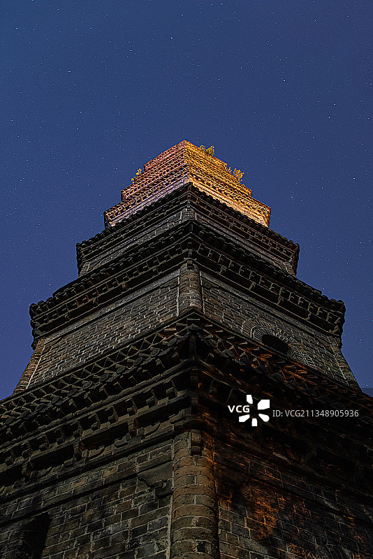 星光下的百牙塔图片素材