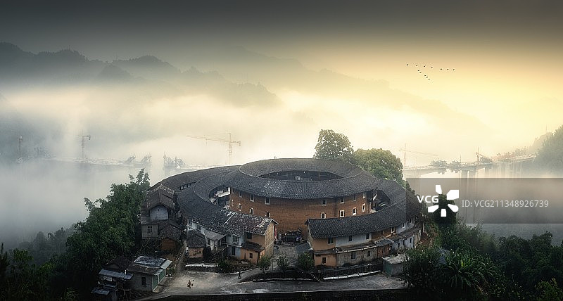 『高速修到土楼前』图片素材