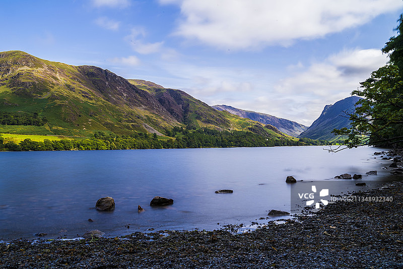 英国科克茅斯巴特米尔的湖光山色美景图片素材