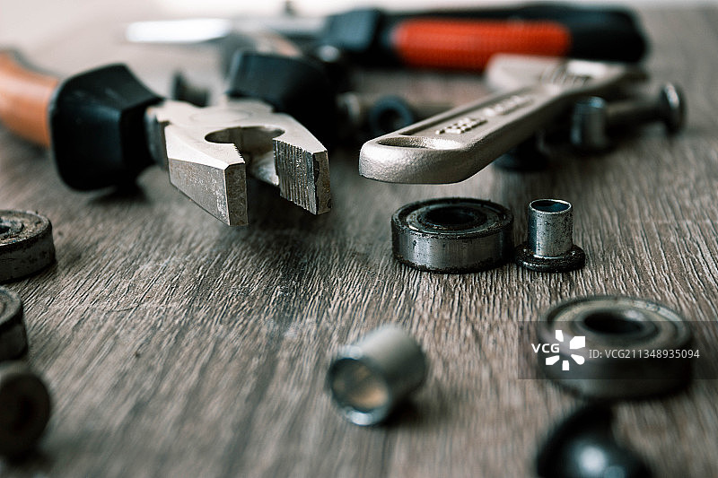 桌上的工作工具特写图片素材