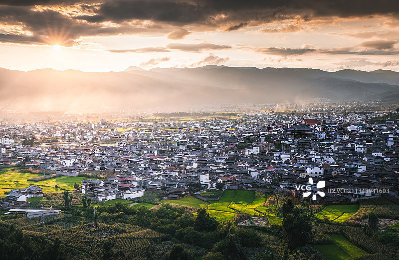 梦幻回村  云南省大理州巍山回族村镇永建马米厂图片素材