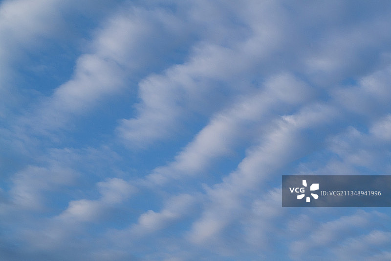 天空中的云的低角度视图图片素材