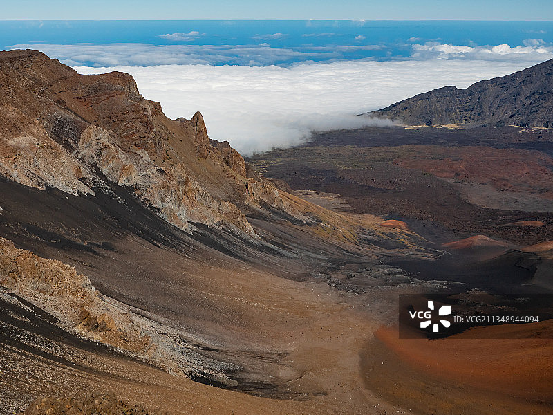 美国夏威夷茂宜岛壮丽的海山景色图片素材