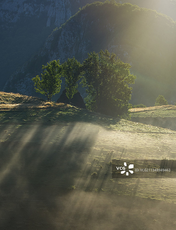 罗马尼亚阿普塞尼山脉的壮丽景色图片素材