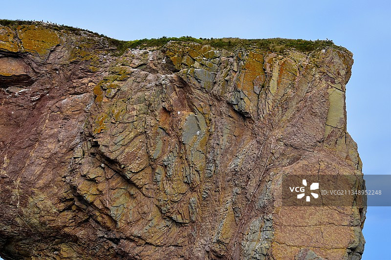 加拿大岩层仰视图片素材