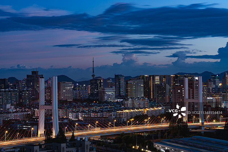 浙江杭州西湖钱塘江文晖大桥日落图片素材