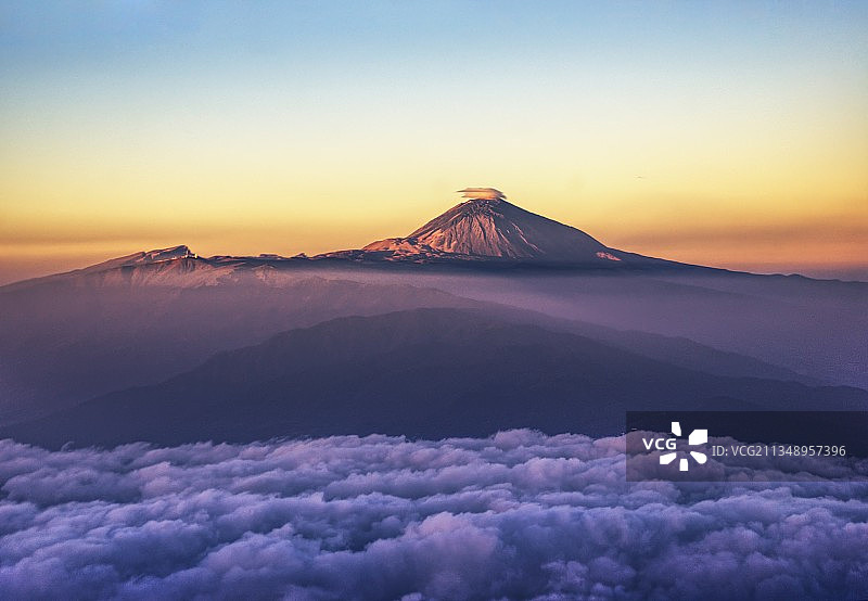 泰德峰日落时分雪山美景，西班牙图片素材