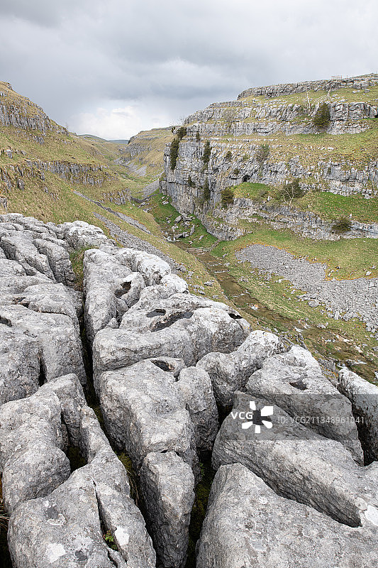 英国戈代尔峡谷岩石景观图片素材