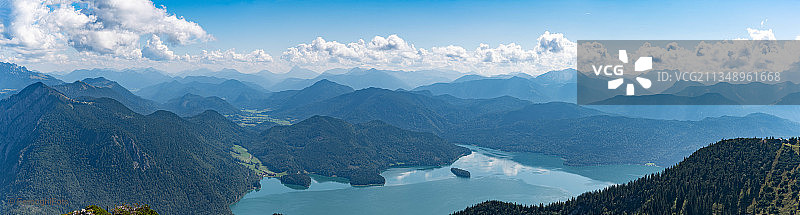 德国施莱尔多夫，赫尔佐格斯坦峰山脉全景图片素材