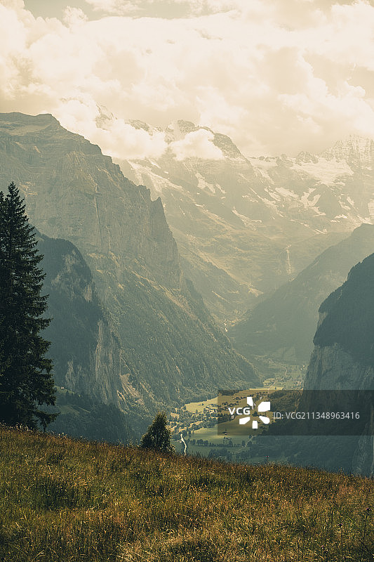 瑞士劳特布龙嫩翁根山脉风光图片素材