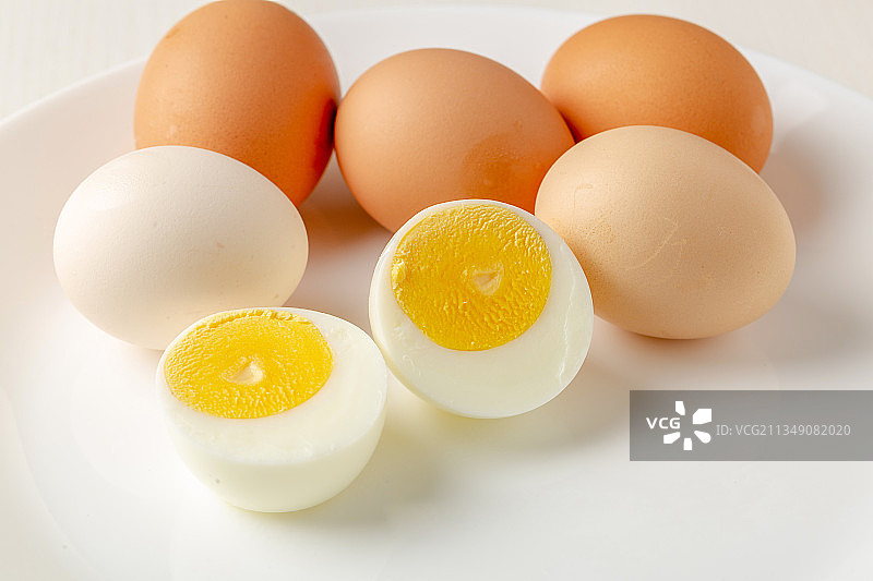 切开的溏心鸡蛋图片素材